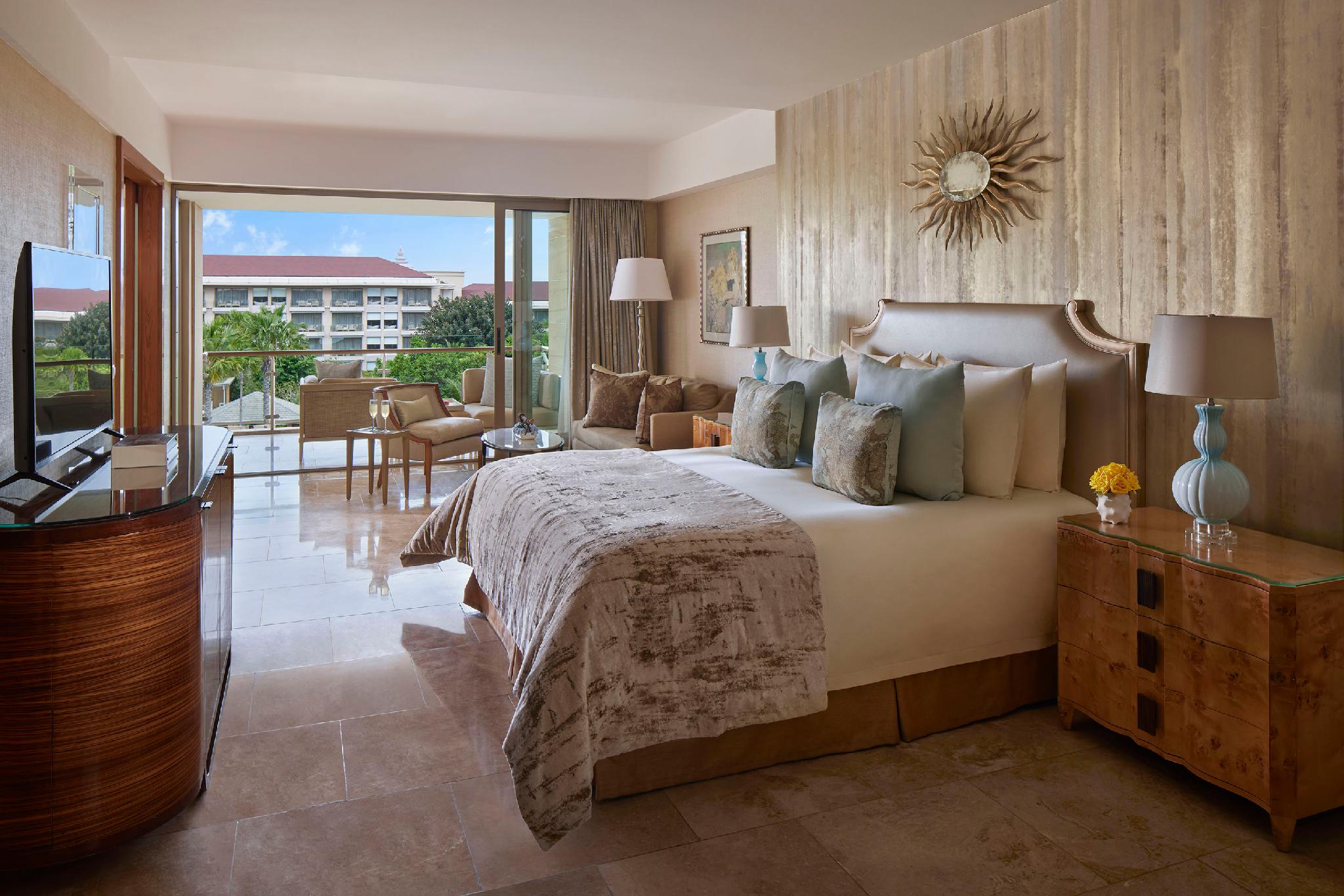 Royal Ocean Court Suite