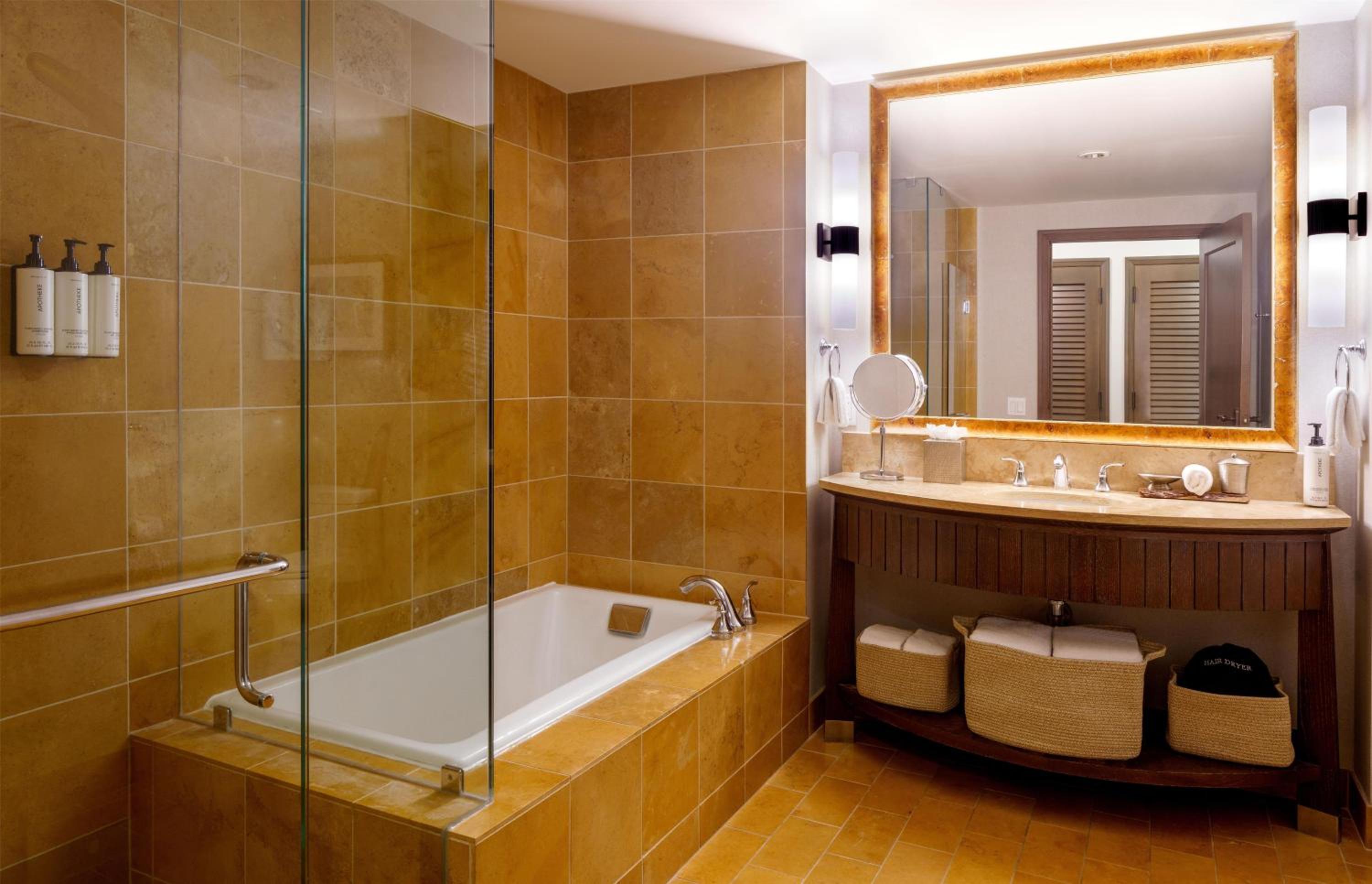 1 Bedroom, Renovated, Lodge, Suite, King Bed, Resort View, Sofa، Suncadia Resort 3/6