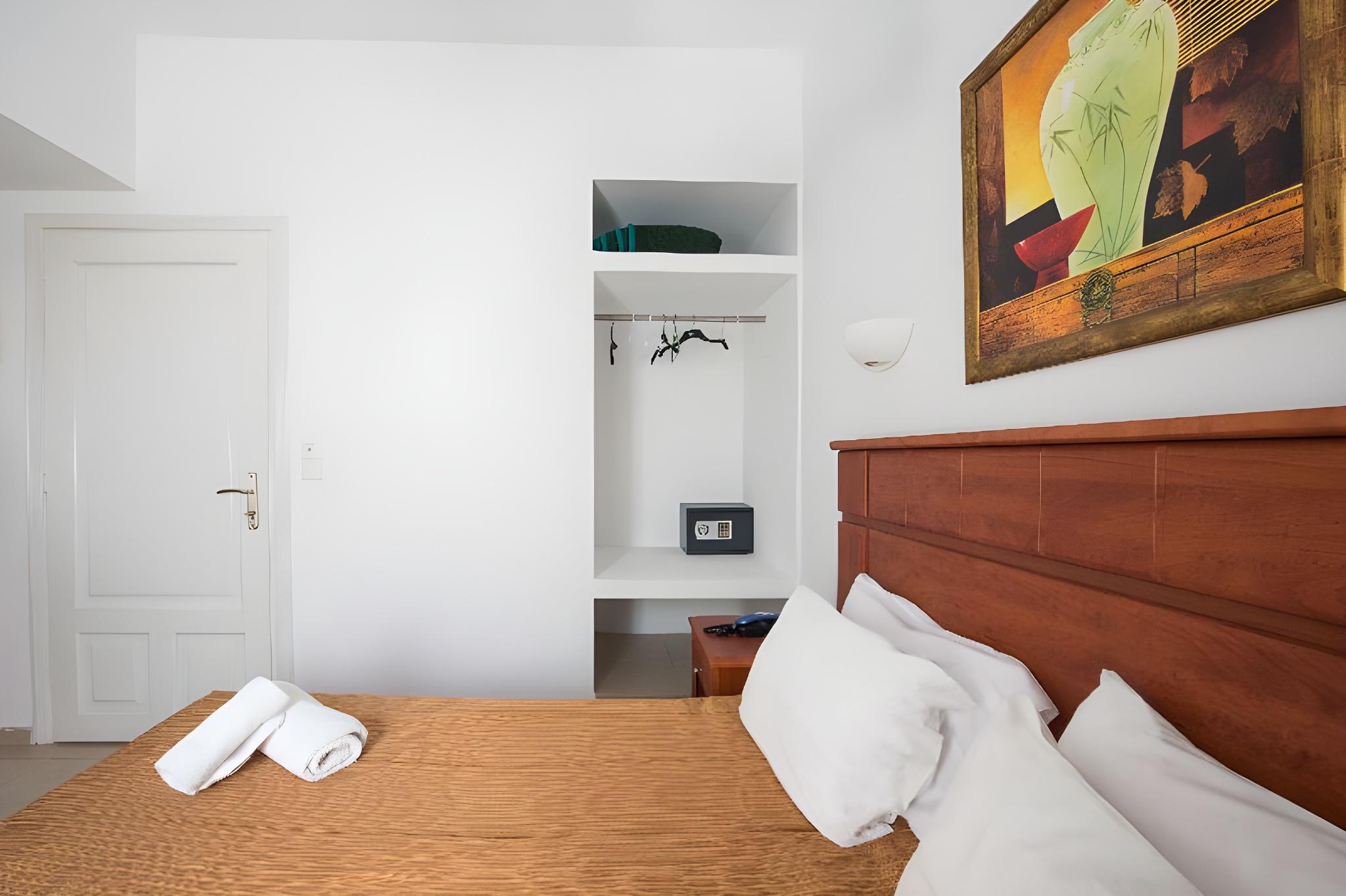 DOUBLE ROOM