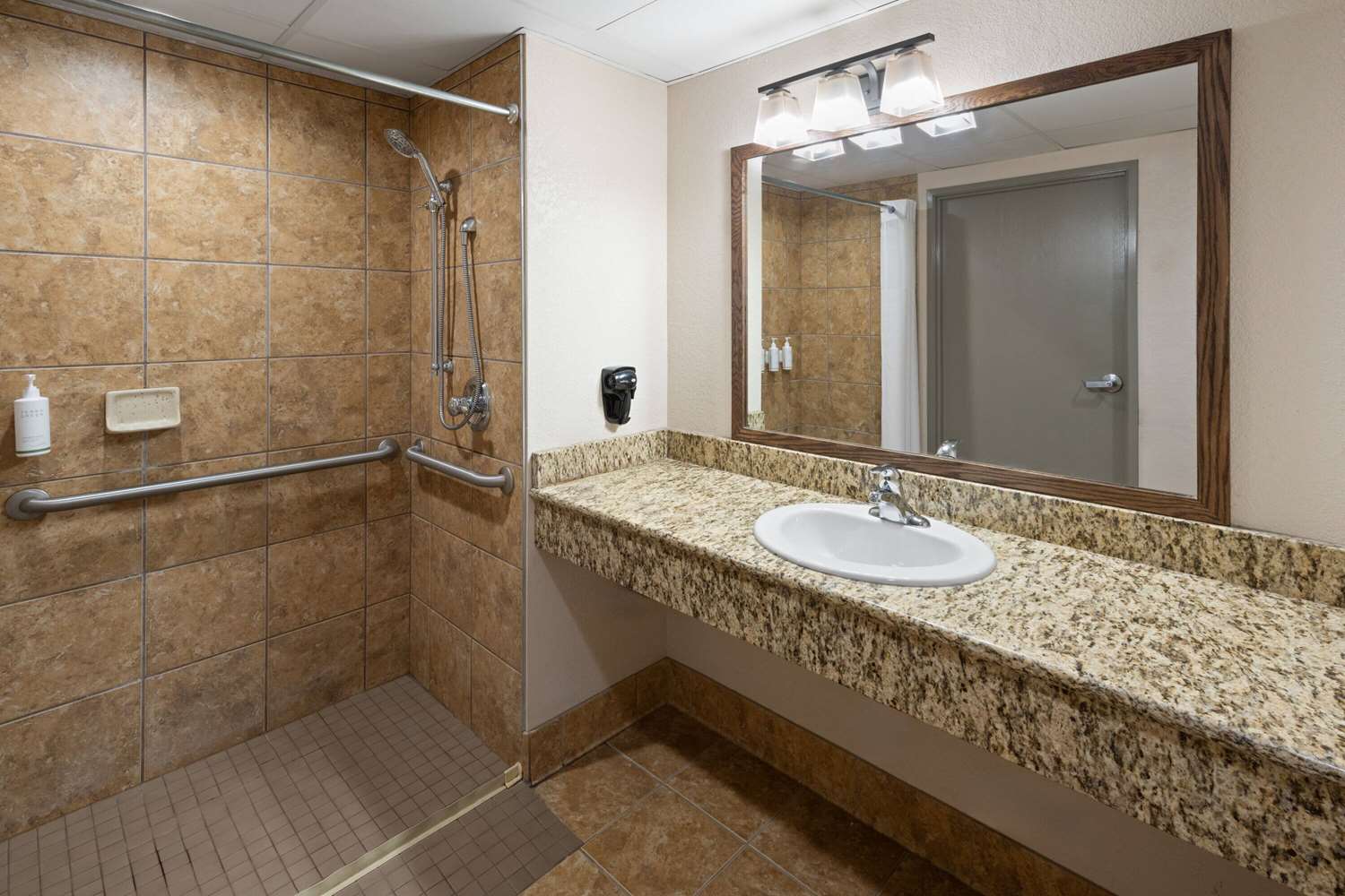 Days Inn & Suites by Wyndham Bozeman 26/29