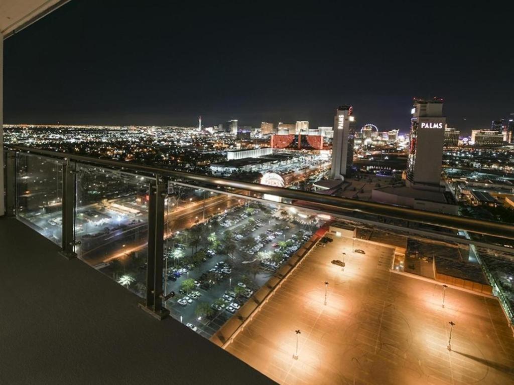 Luxury Hotel Suite With Private Strip View Balcony 1/13