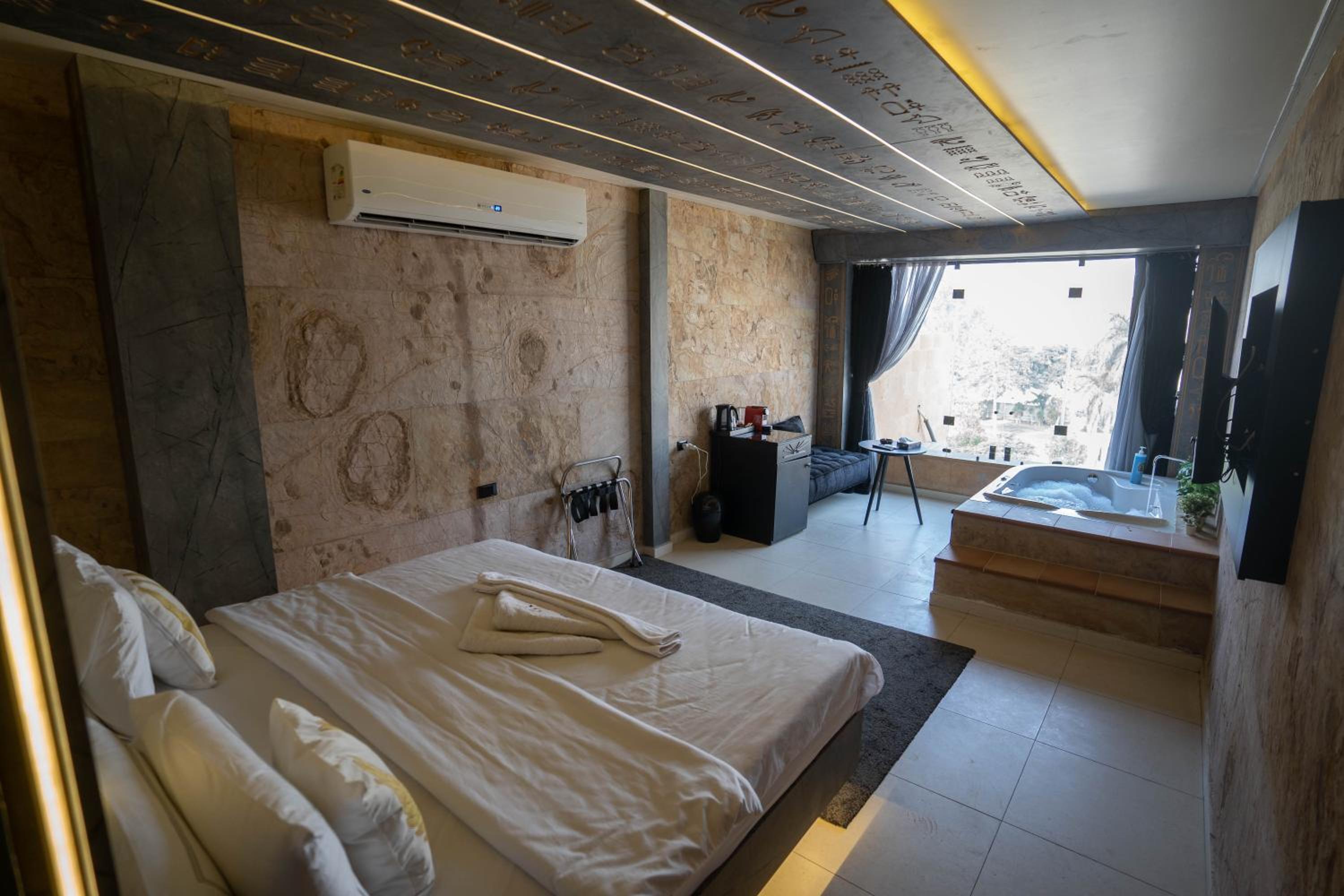 Junior Suite, Queen Bed