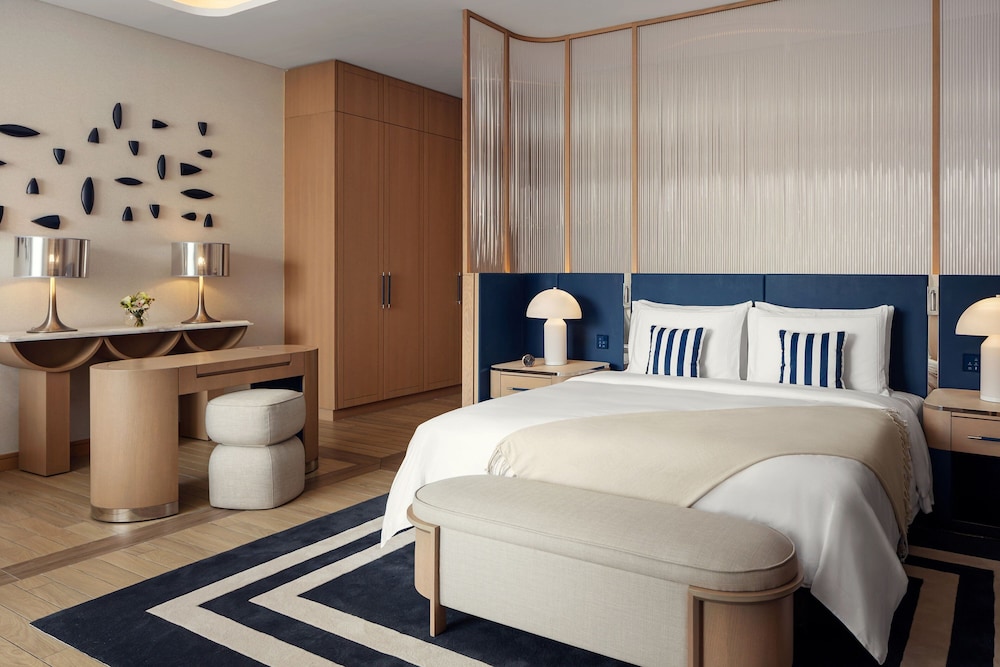 St Regis, Suite, King Bed, Balcony