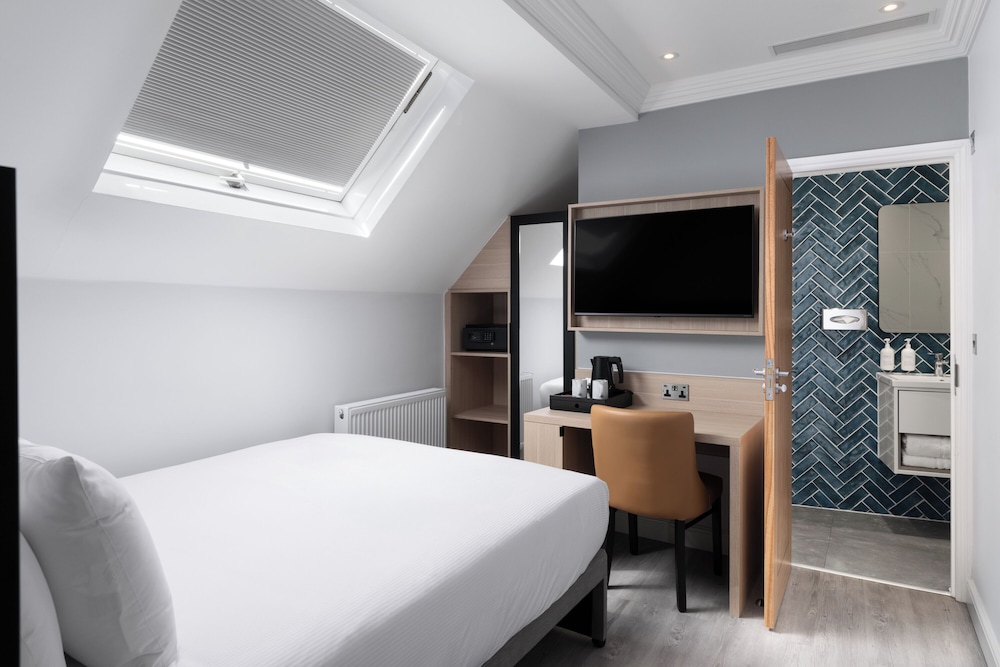 Compact, Standard, Single, Single Bed