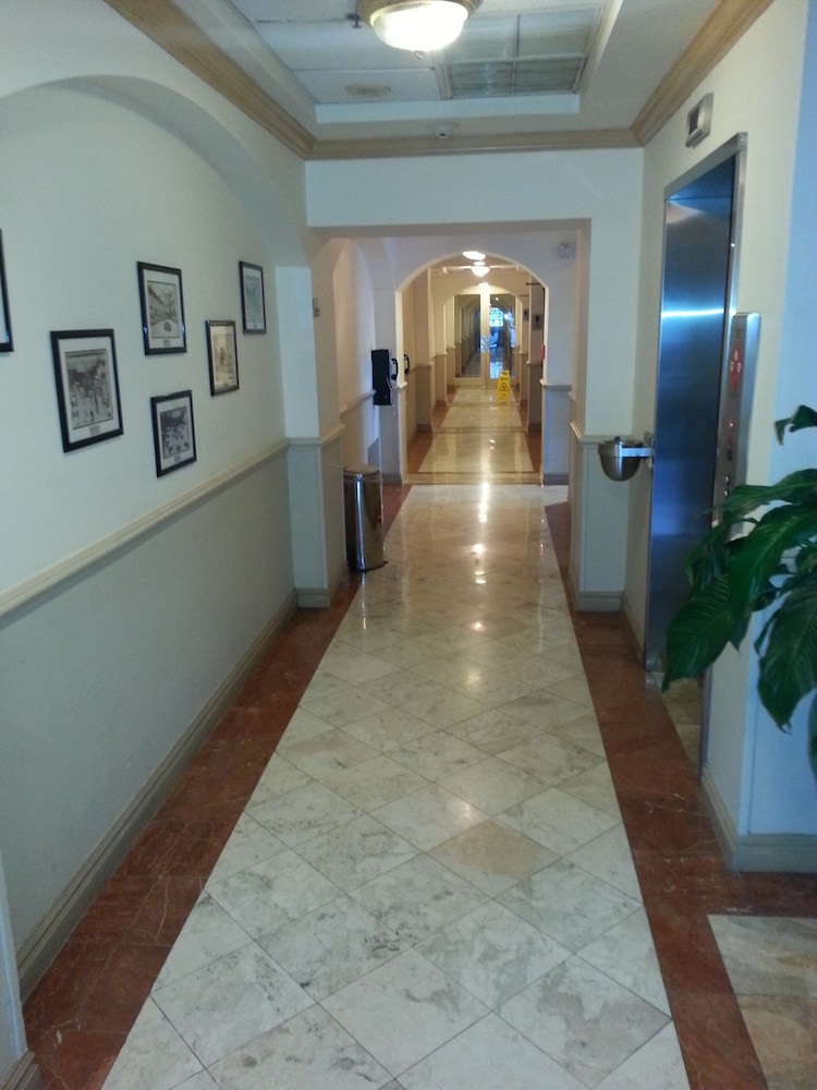 Chateaubleau Hotel 18/61