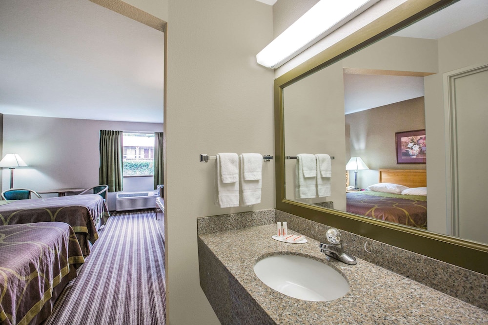Super 8 By Wyndham Oxford 17/24