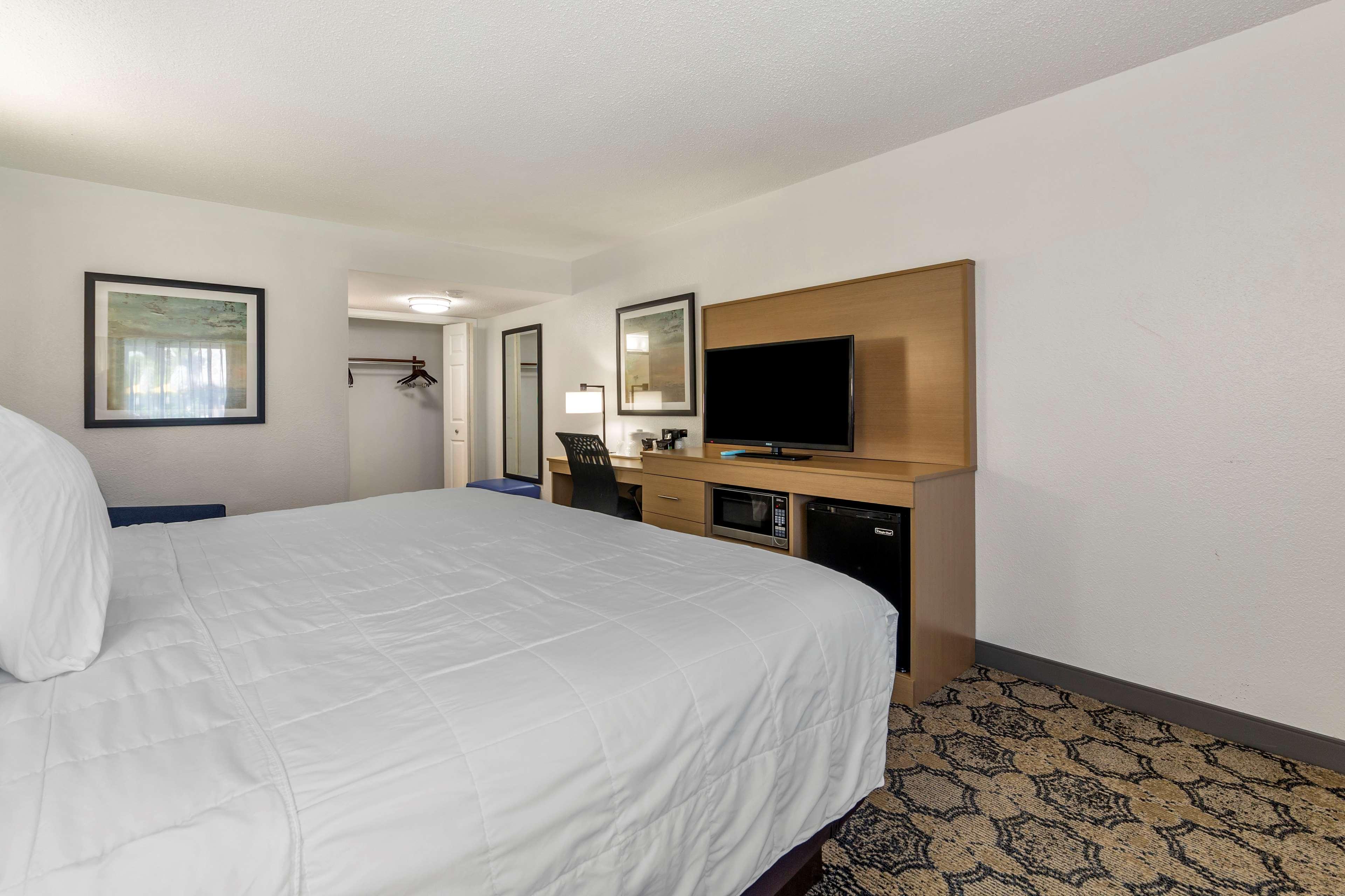 Upstairs, King Bed
