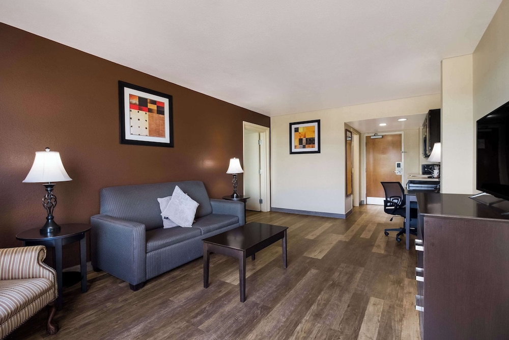 Quality Inn & Suites North Myrtle Beach 38/61
