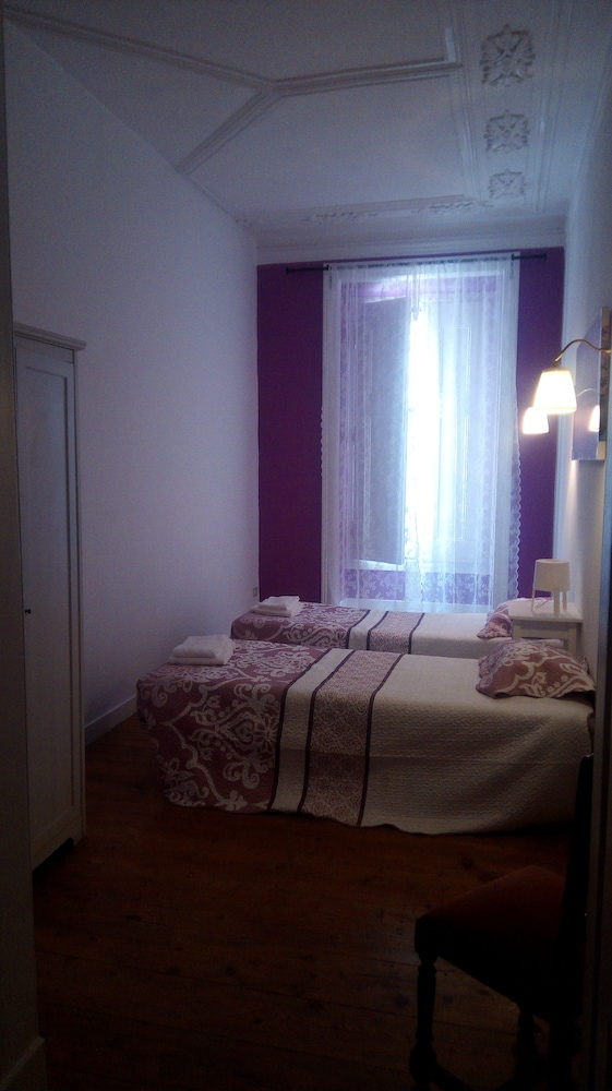 ROOM, TWIN BEDS, PRIVATE BATHROOM
