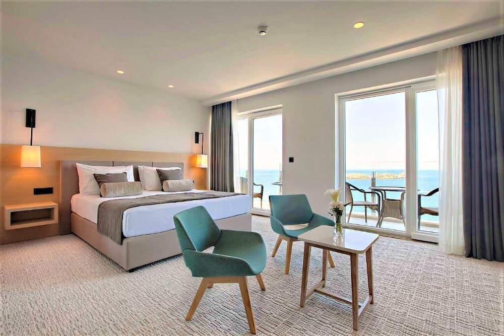 SKYLINE, PREMIUM, SUITE, SEA VIEW, BALCONY