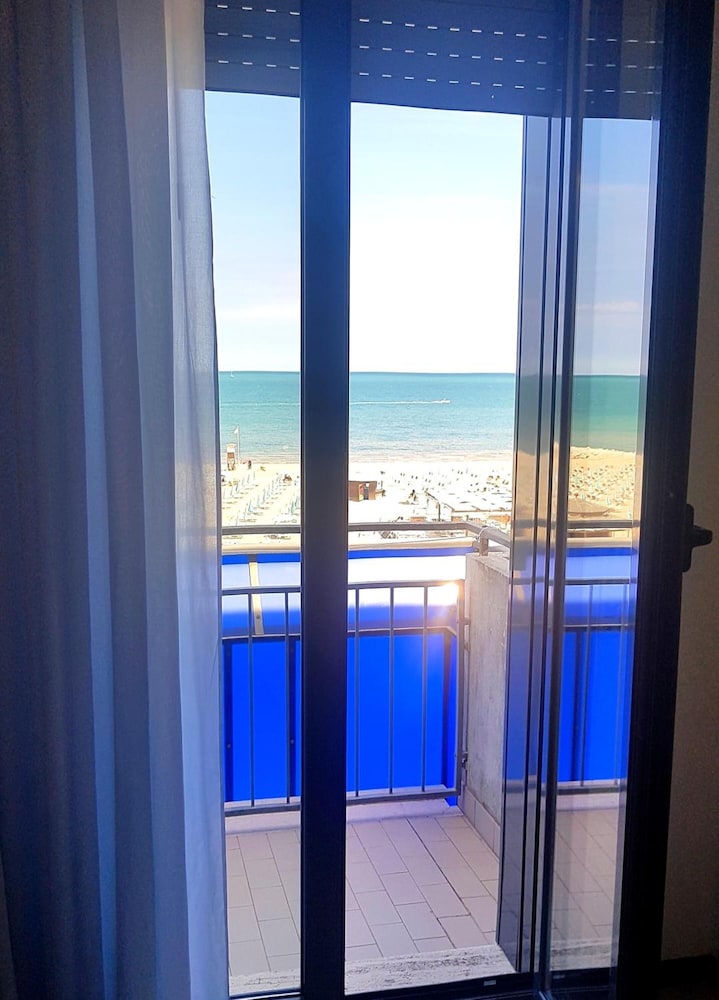 Hotel Paloma Rimini 40/46