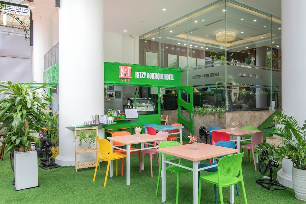 Ritzy Boutique Hotel Da Nang 69/77