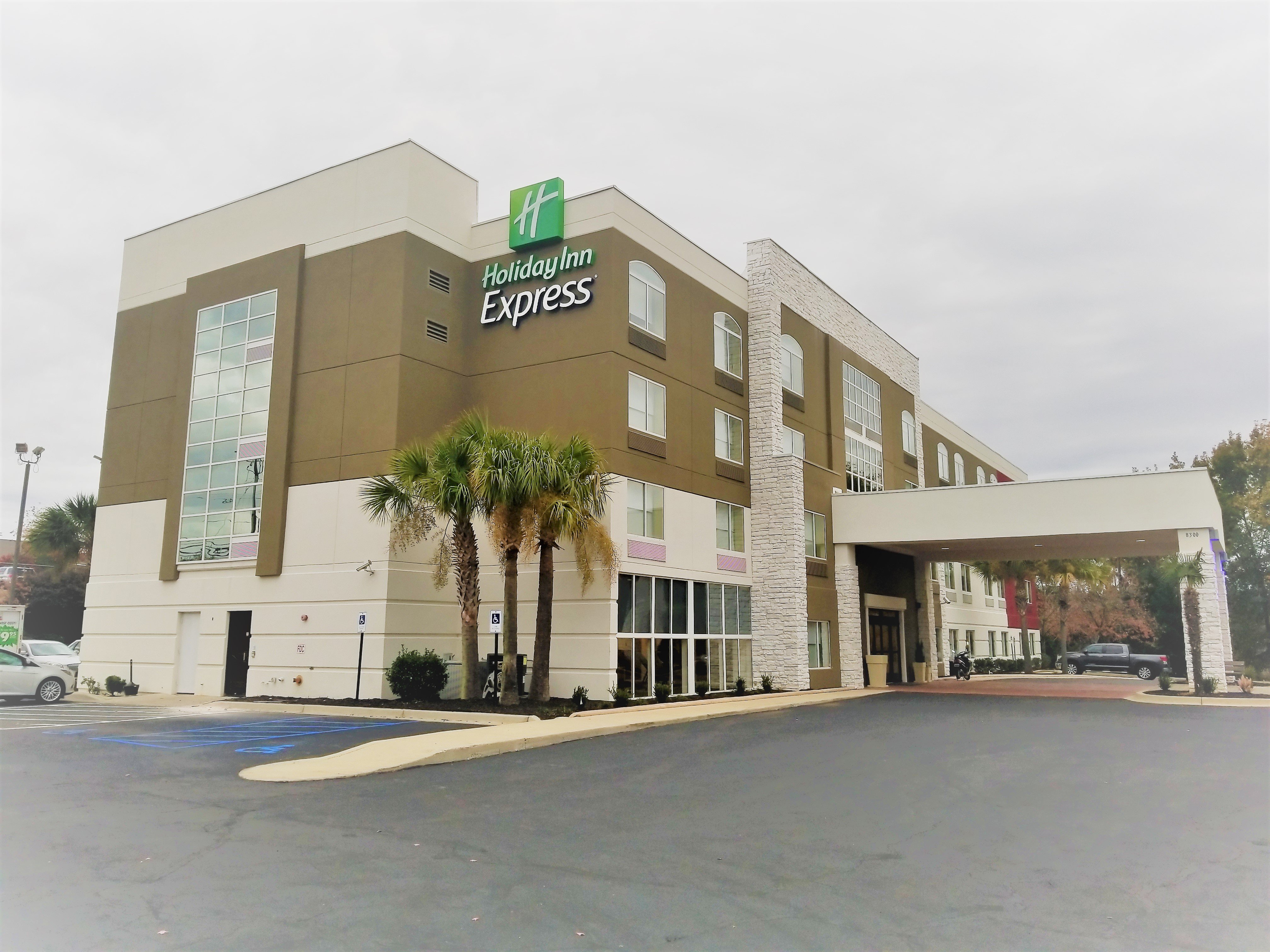 Holiday Inn Express Suites Columbia Two Notch 18/18