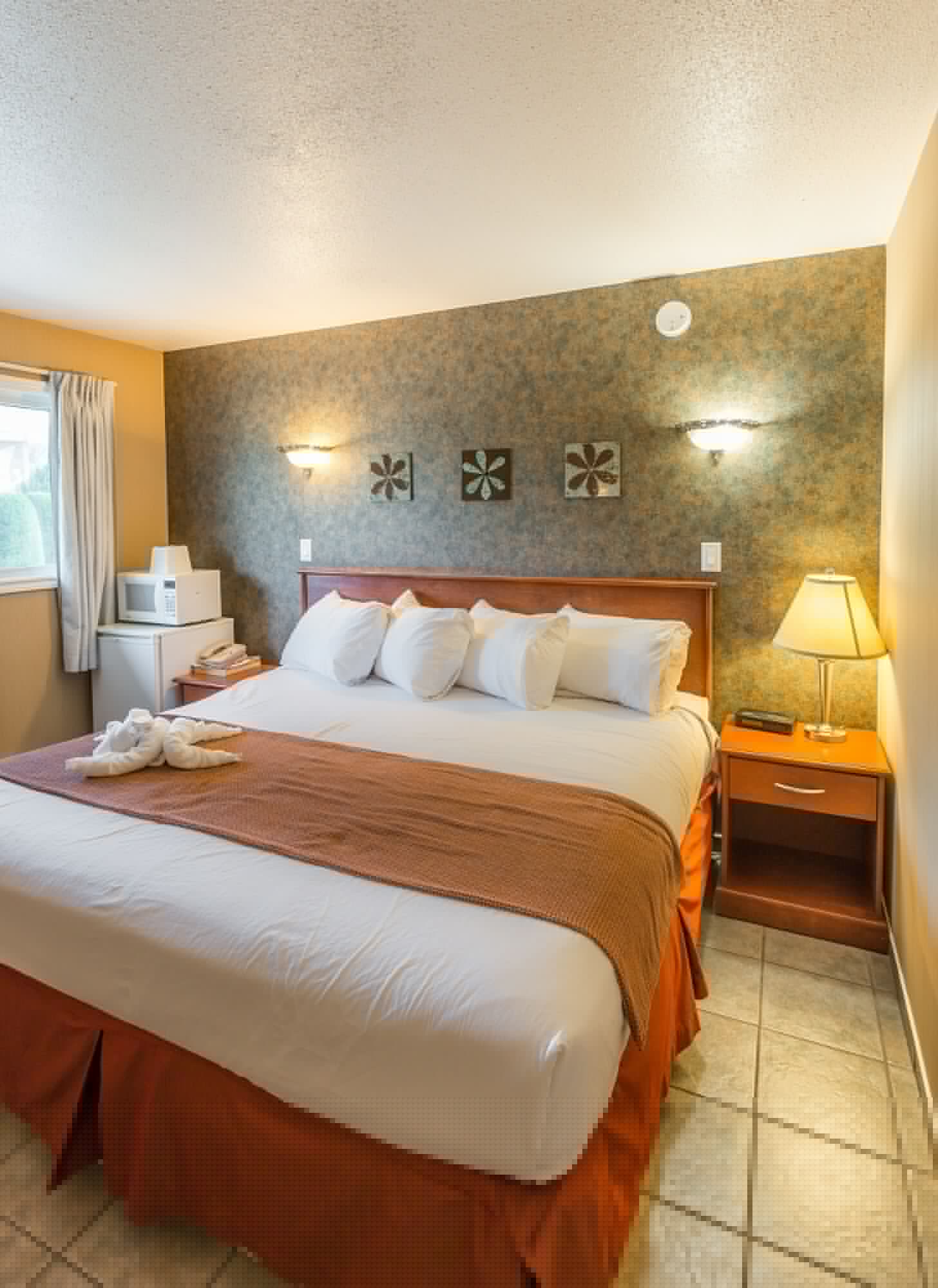 1 BEDROOM, STANDARD, KITCHEN