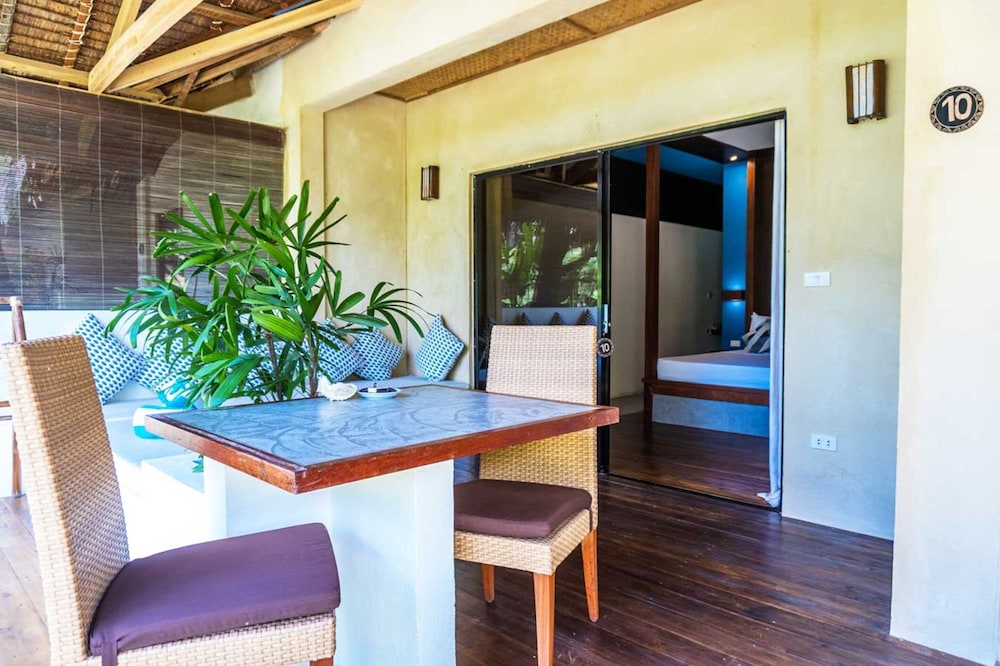 El Nido Mahogany Beach 14/70