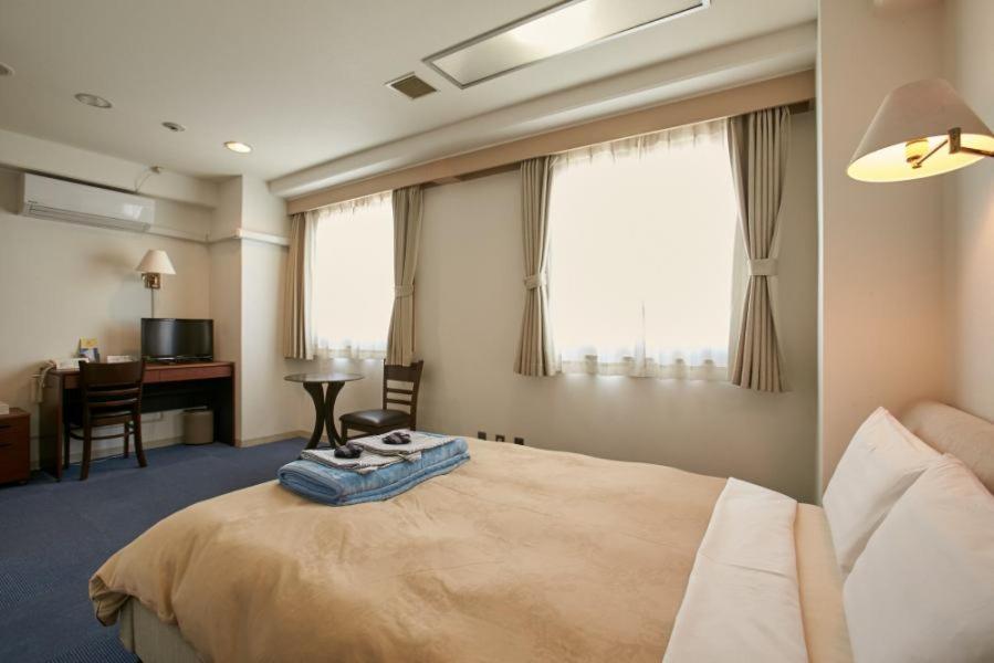 Room, Semi Double Bed