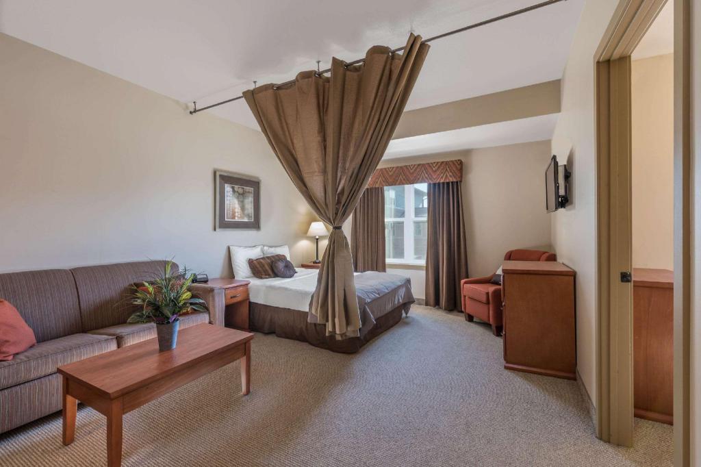 Upgrade, Suite, 2 Queen Beds