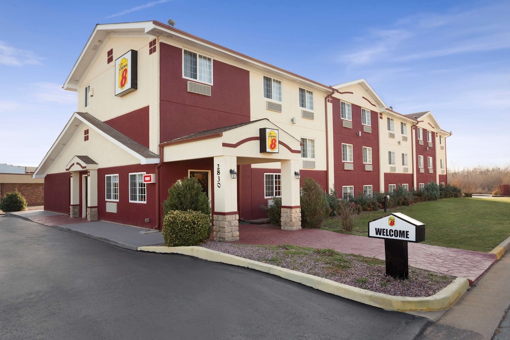 Super 8 by Wyndham Joplin 20/23