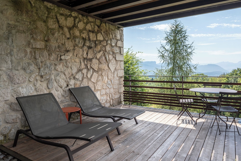 Relais Chateaux Chateau Des Avenieres 22/46