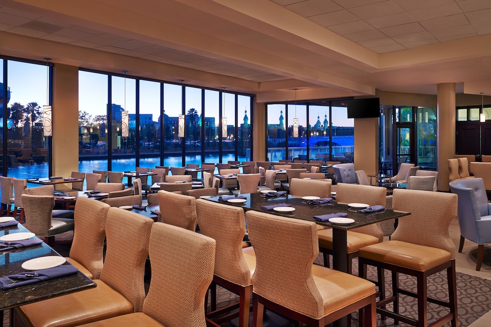 Hotel Tampa Riverwalk 40/55