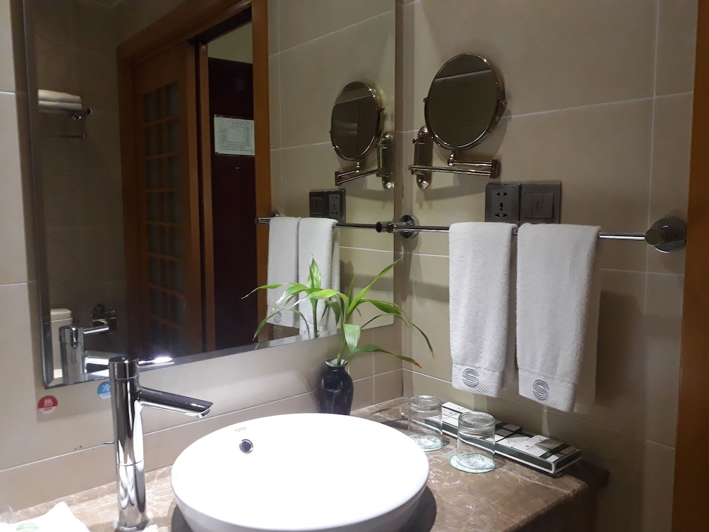 San Jiang Grand Hotel 46/47
