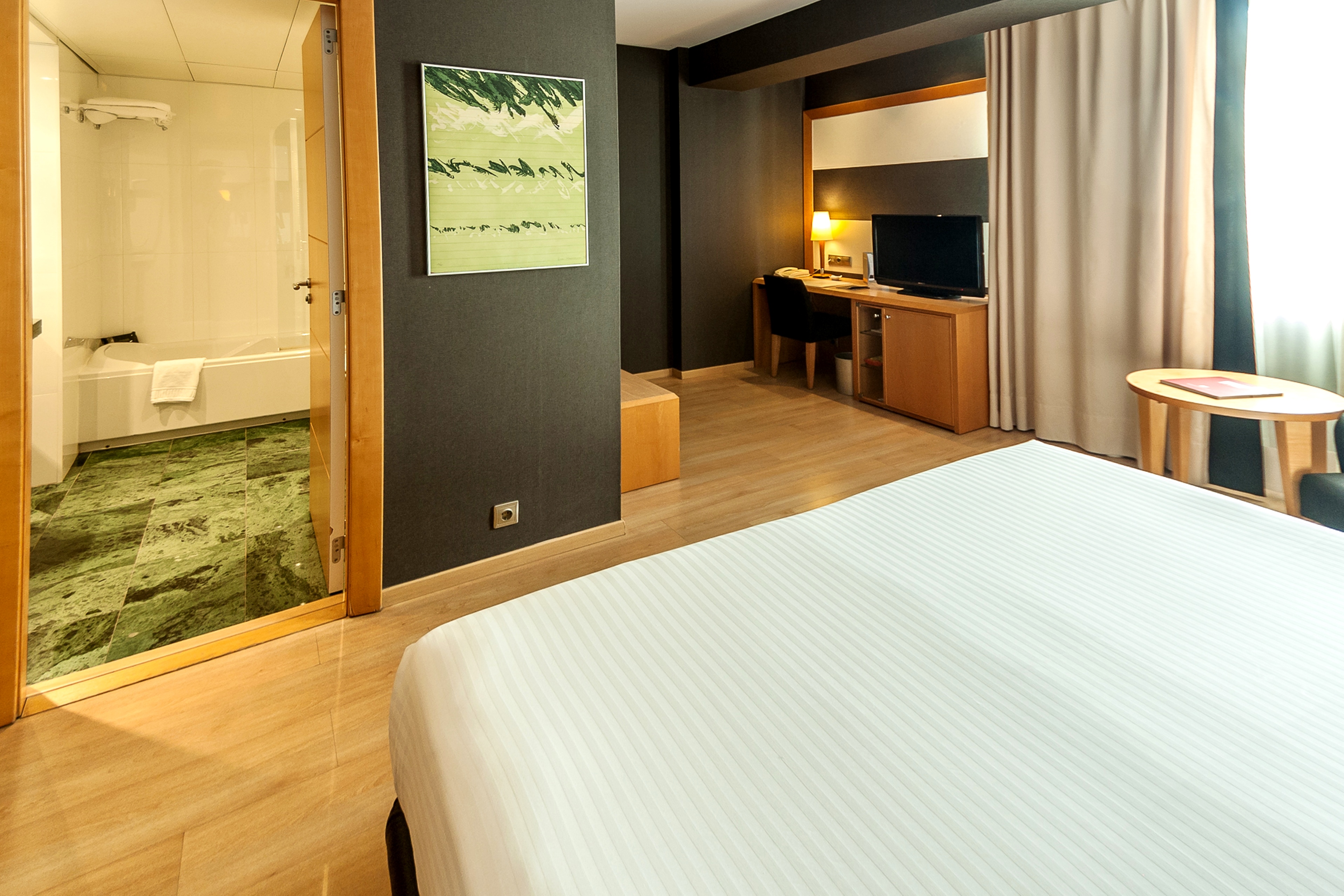 SUPERIOR, DOUBLE OR TWIN BED