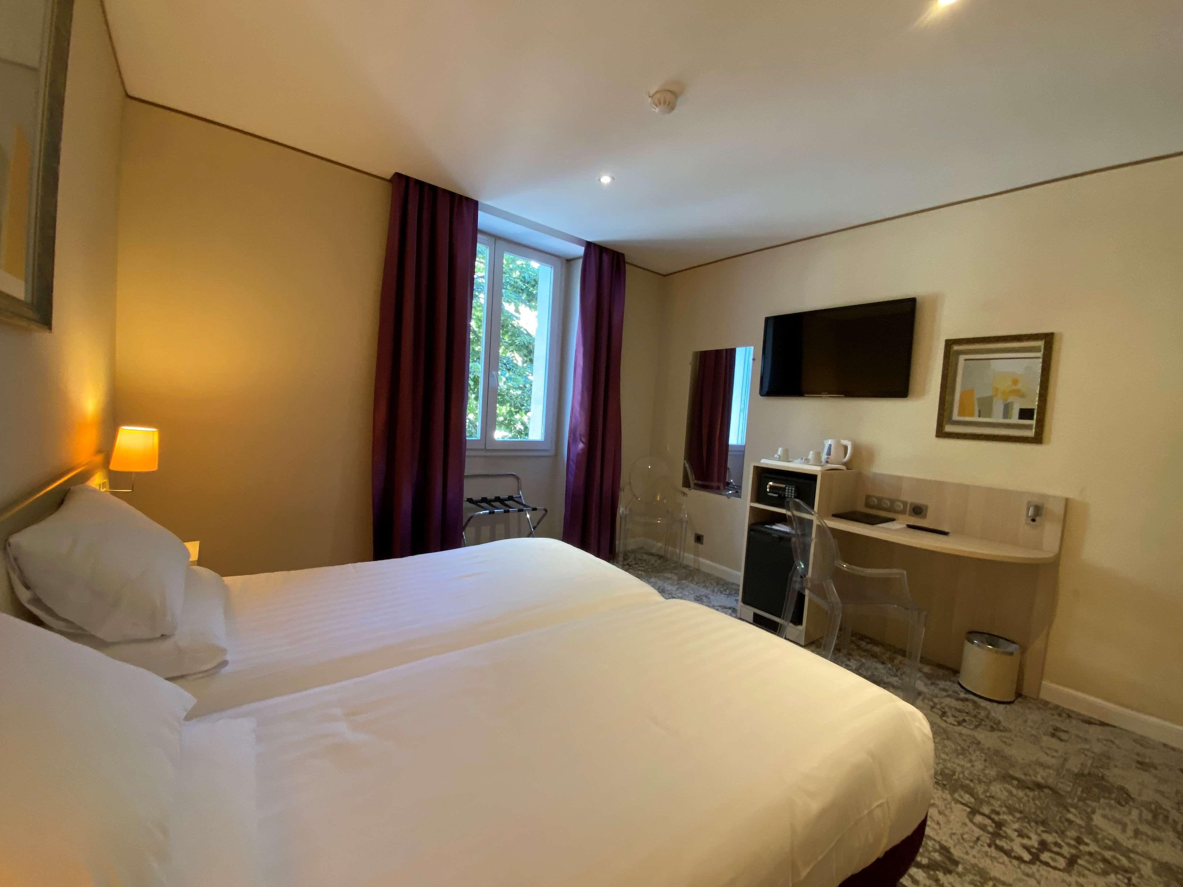 Comfort, Twin Beds