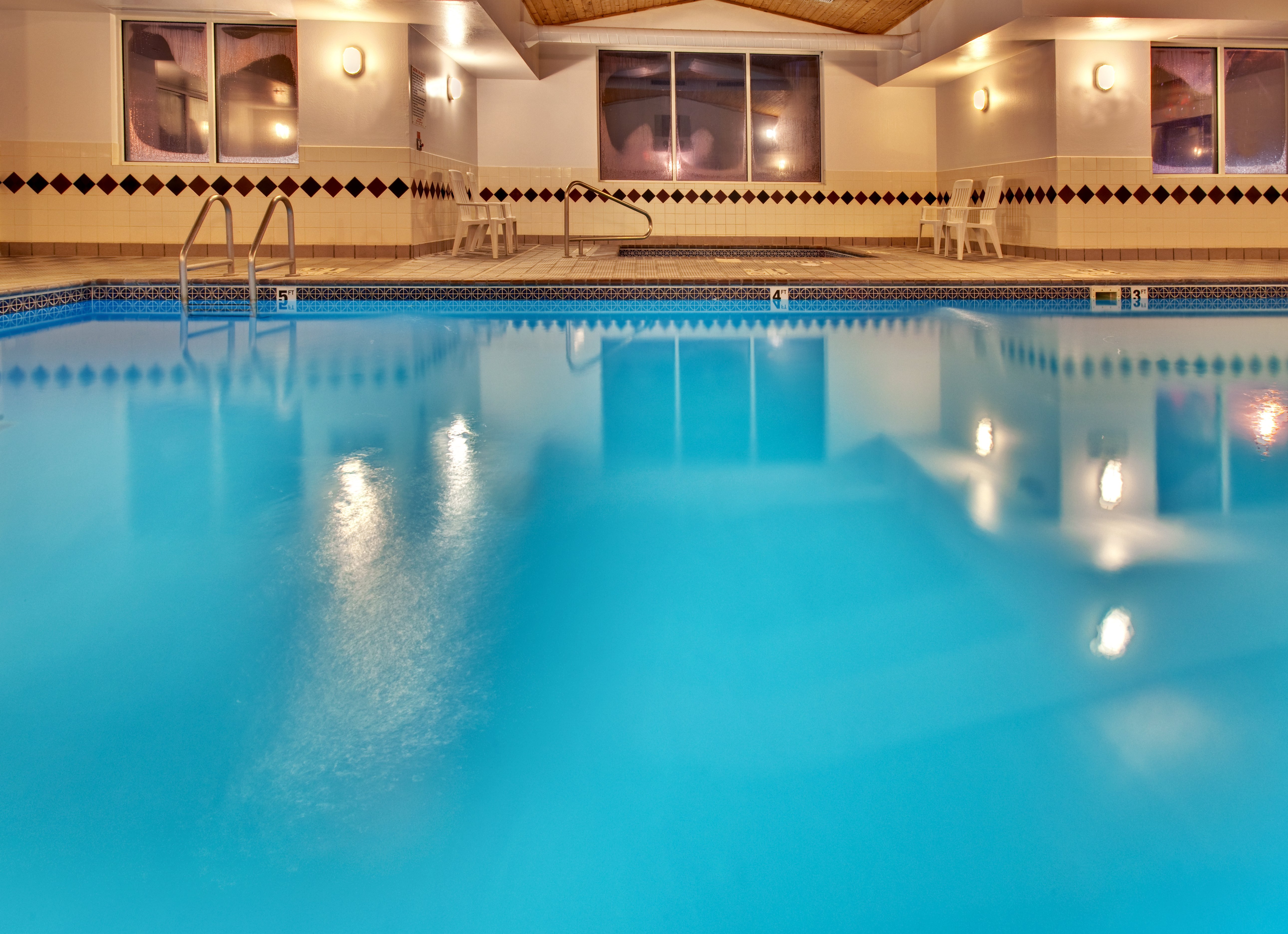 Holiday Inn Express O Neill 7/40