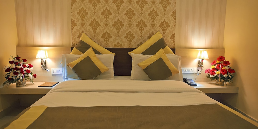Aishwarya Suites 17/68
