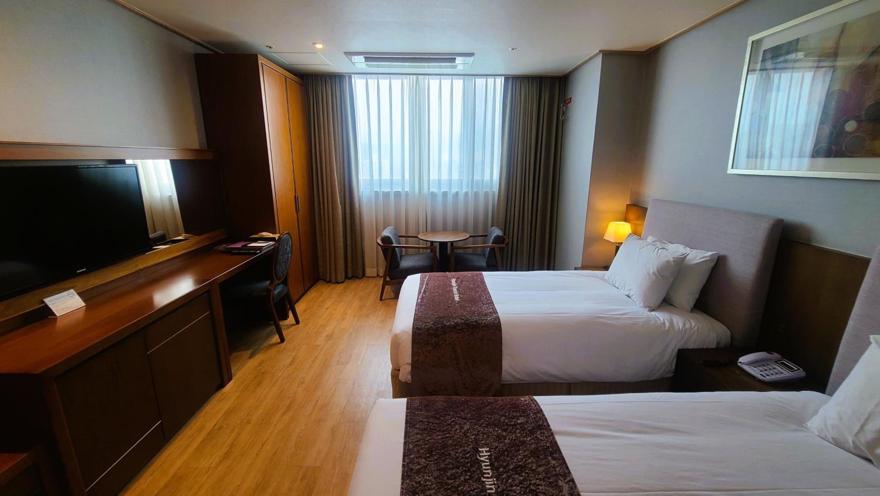 Standard, Twin Beds, City View