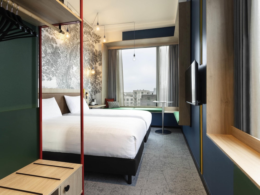 DELUXE, TWIN BEDS, CORNER