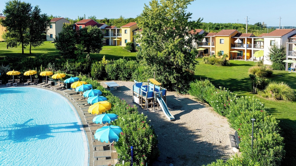 BELVEDERE VILLAGE 41/49
