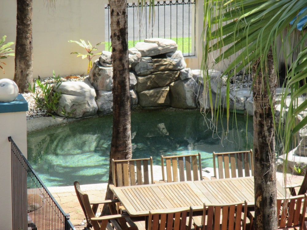 Royal Palm Villas Cairns 8/29