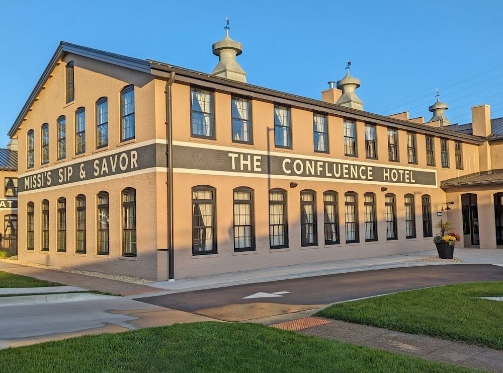 The Confluence Hotel 5/34