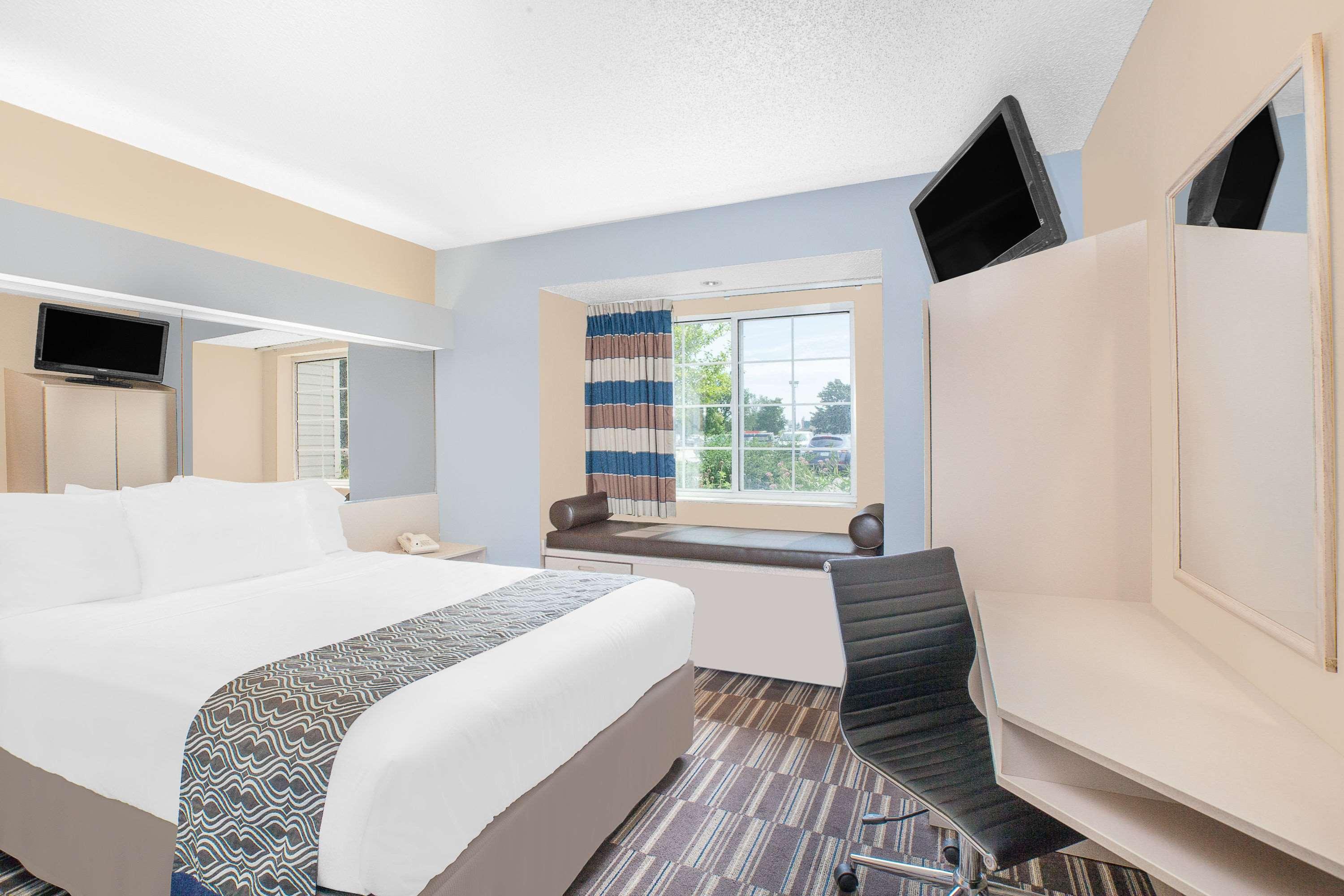 Microtel Inn & Suites By Wyndham Clear Lake 10/25