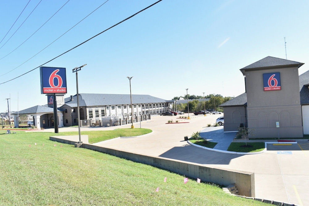 Motel6 Brenham, TX 55/67