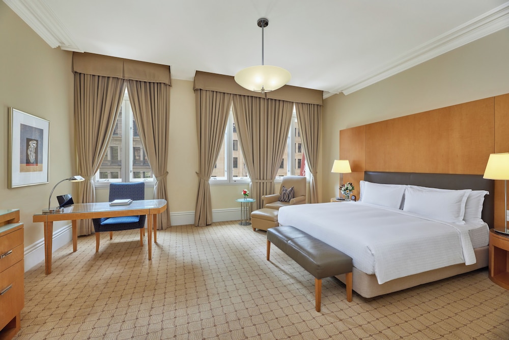 HERITAGE, DELUXE, KING BED