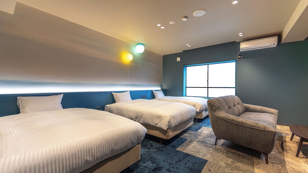 Western, Superior, Triple, 3 Beds, No Bathroom