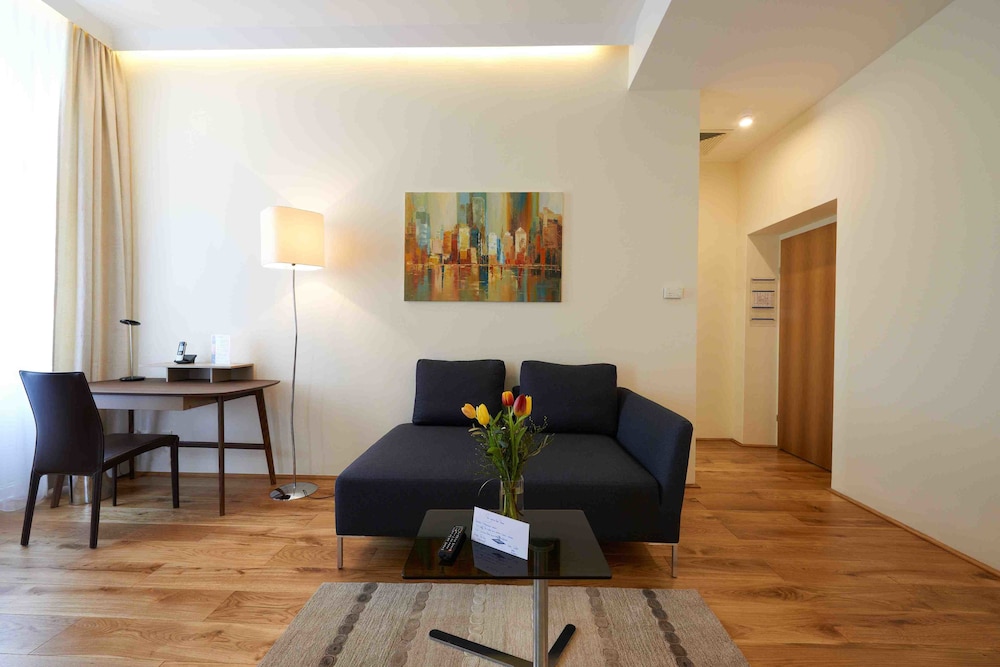 Hilight Suites Hotel 43/49