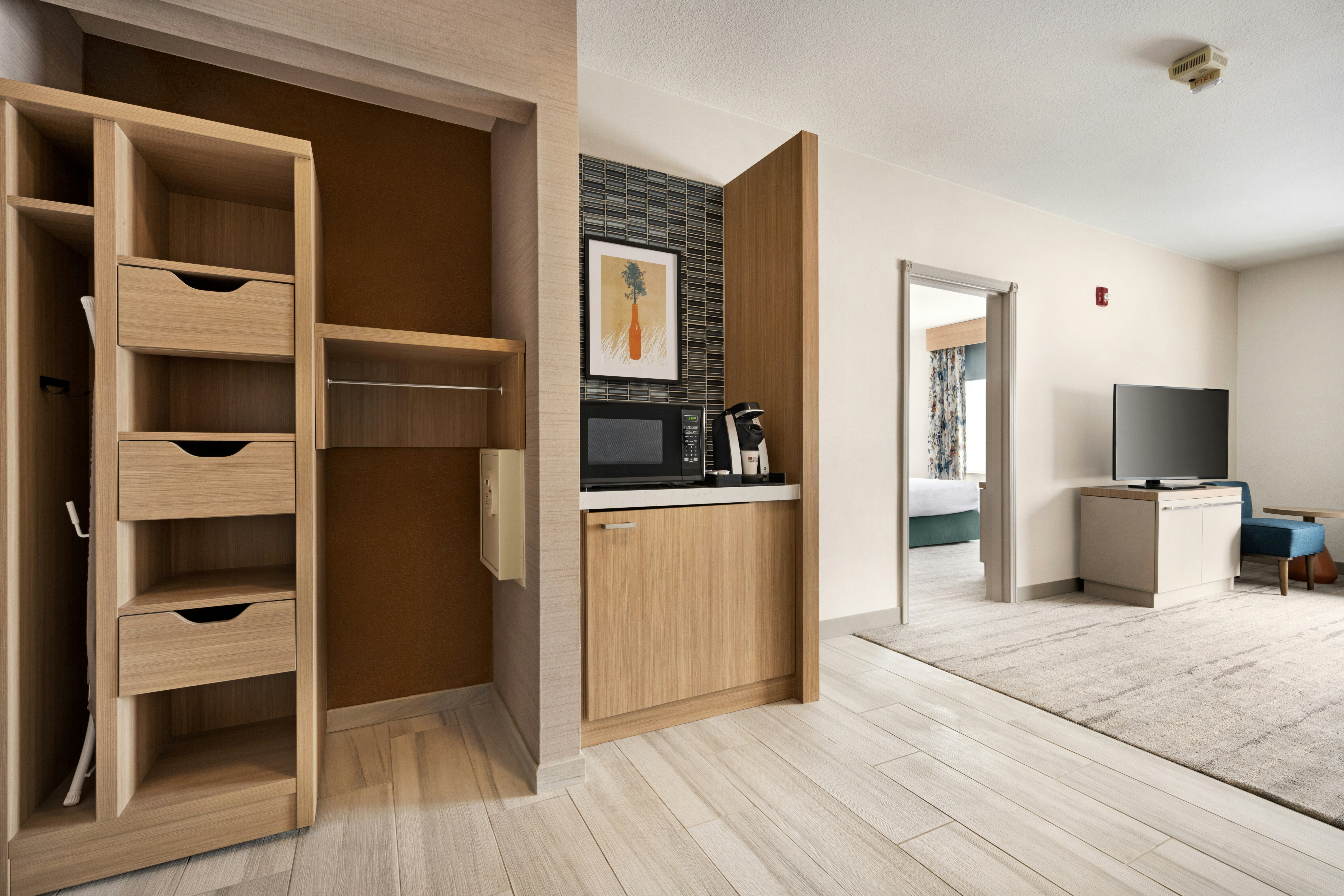 1 BEDROOM, SUITE, KING BED, ACCESSIBLE