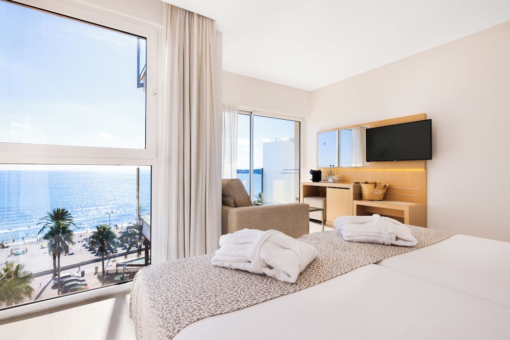 JUNIOR SUITE, TWIN BEDS, SEA VIEW, SOFA, BALCONY