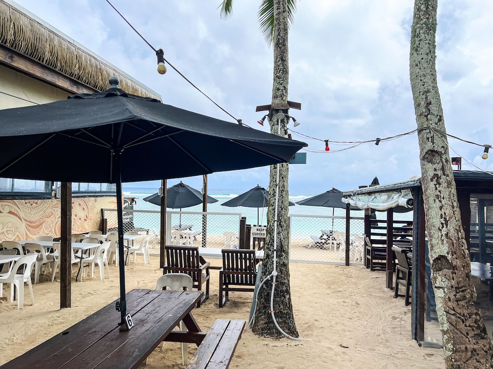 Castaway Resort 50/80