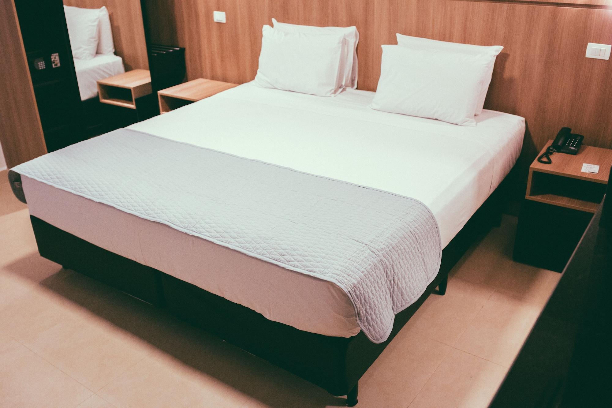 Gold, Double Bed