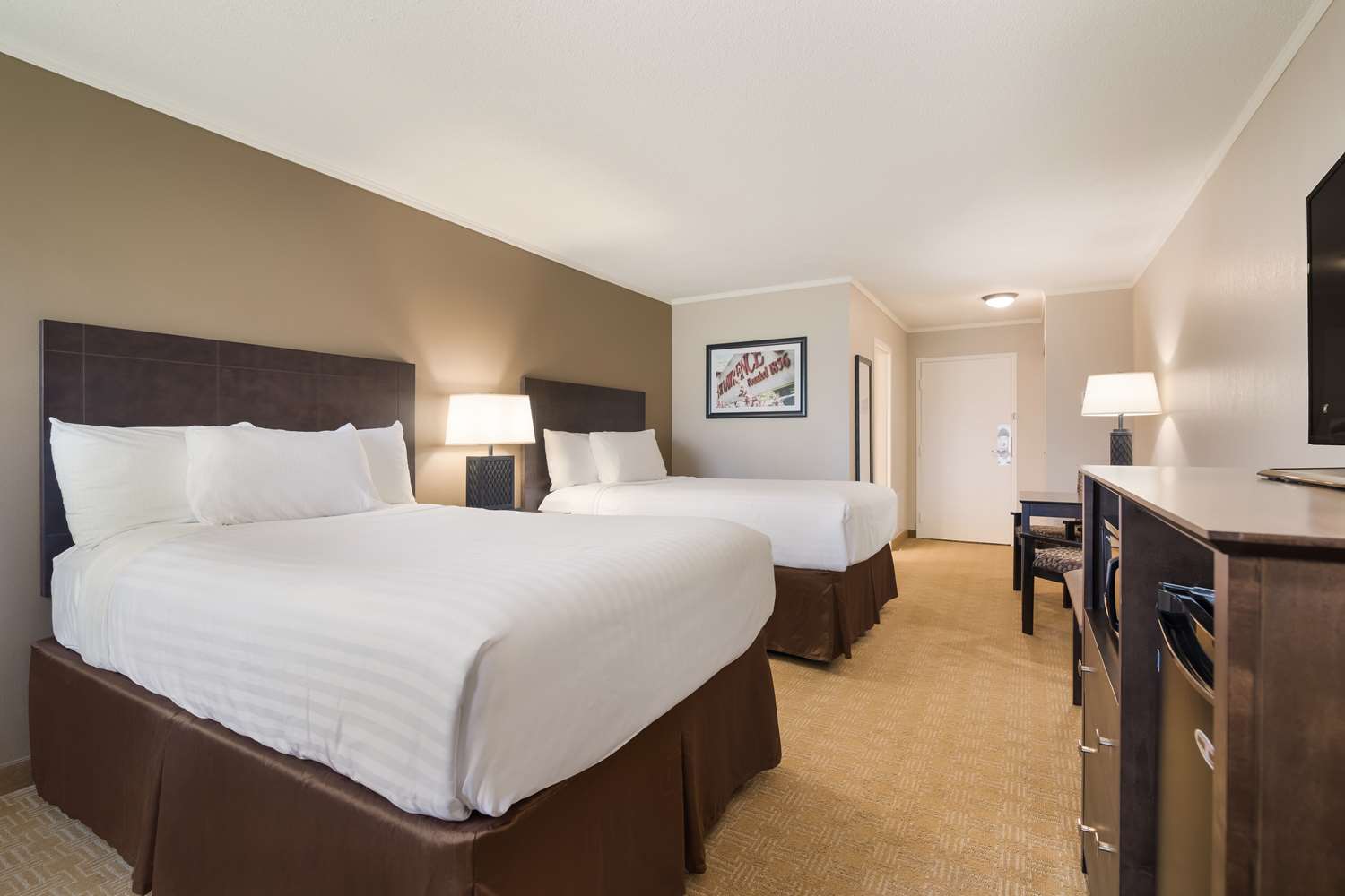 EXECUTIVE, 2 DOUBLE BEDS