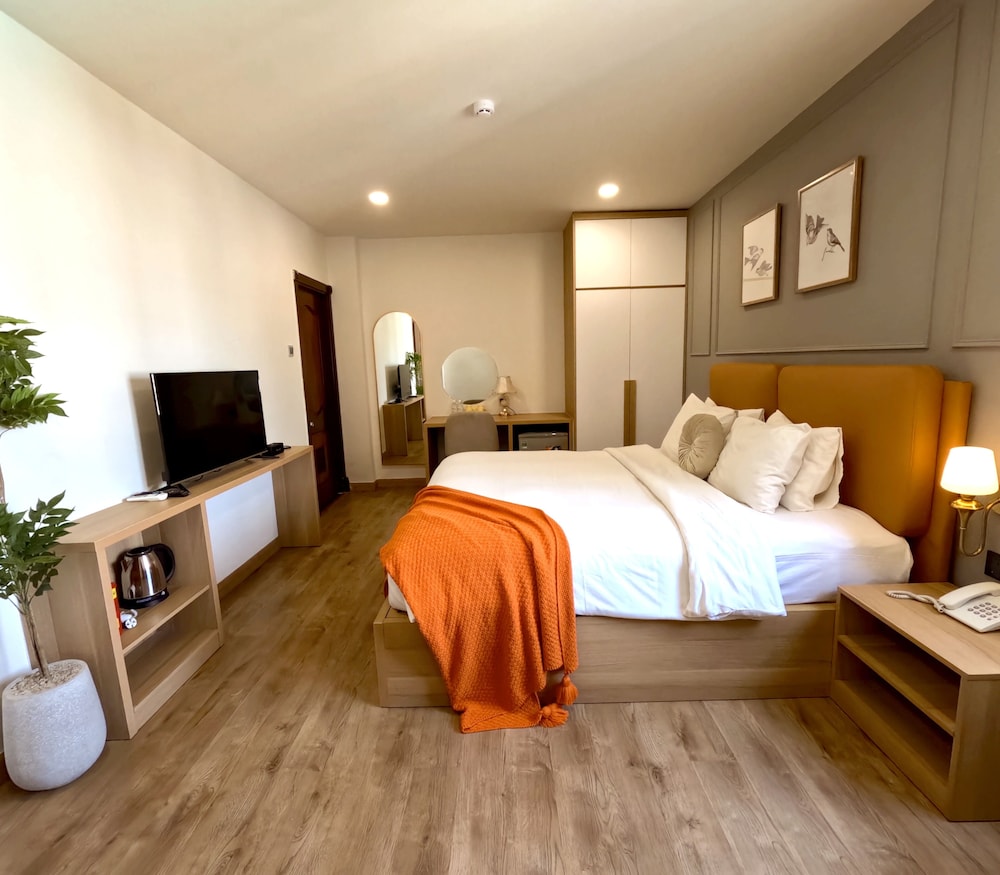 SAZI Resin Hotel - Free Nails/HairWash 24/50