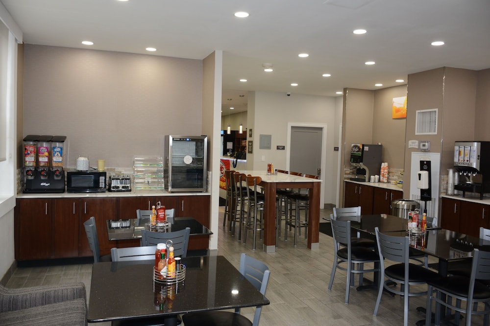 Quality Inn & Suites Kansas City Downtown 40/50