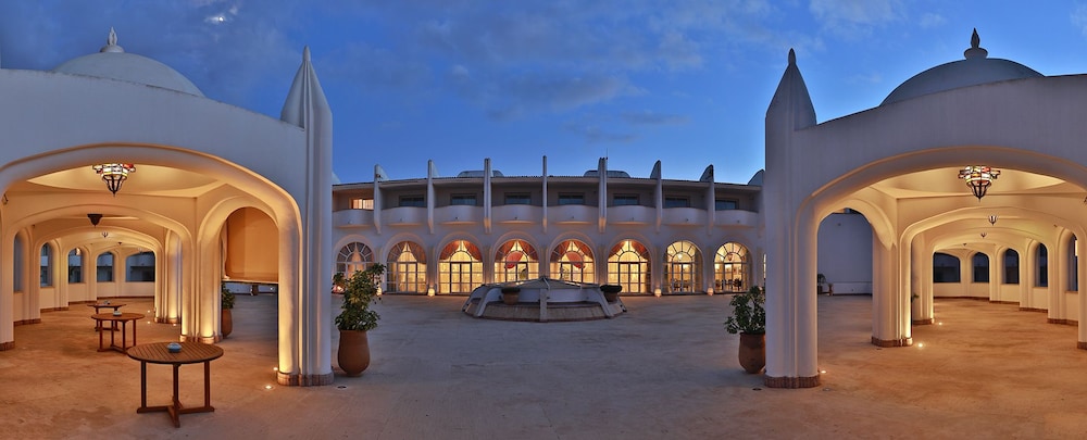 L'Amphitrite Palace Resort & Spa 57/59