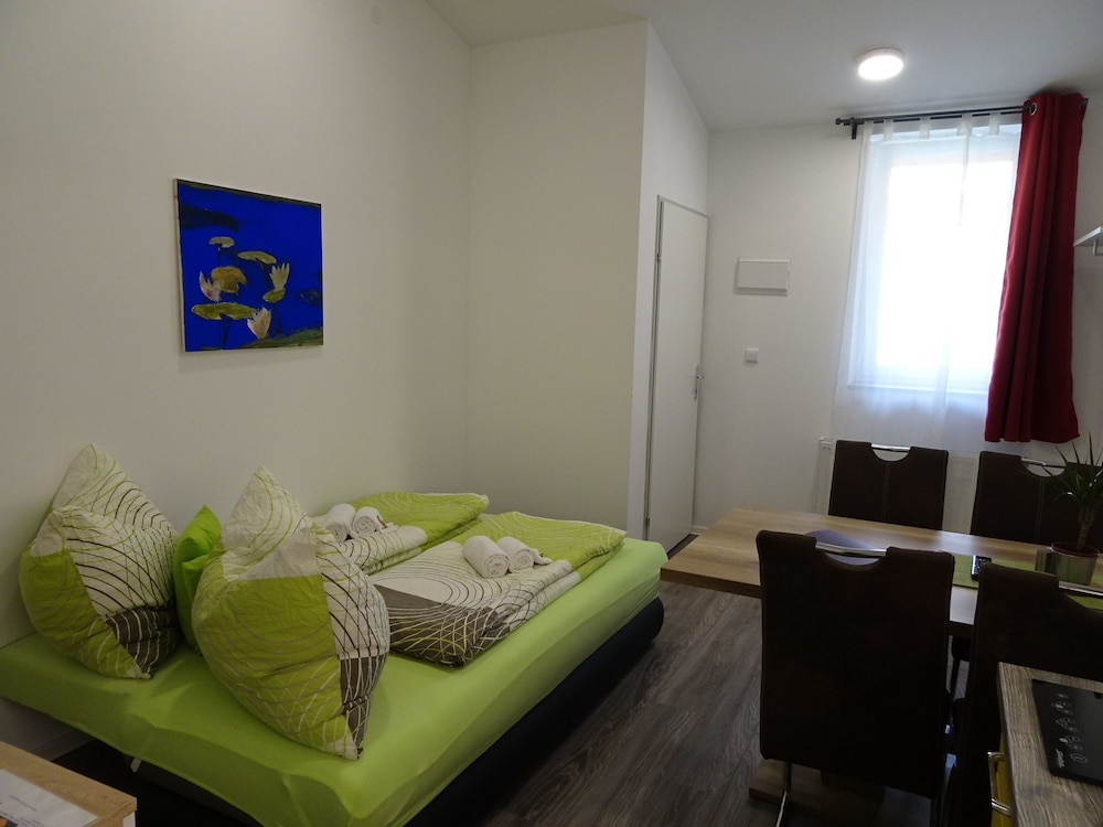 Villa Luna 8/30