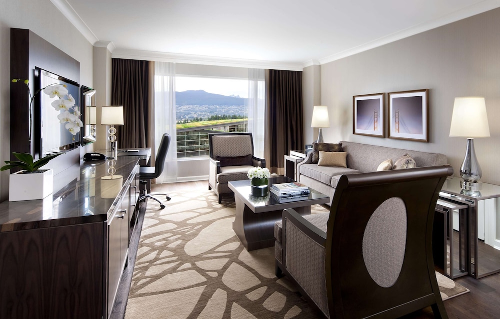 Fairmont Waterfront 46/72