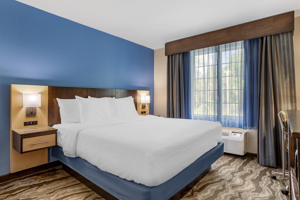 Suite, King Bed, River View, Sofa, Jetted Tub